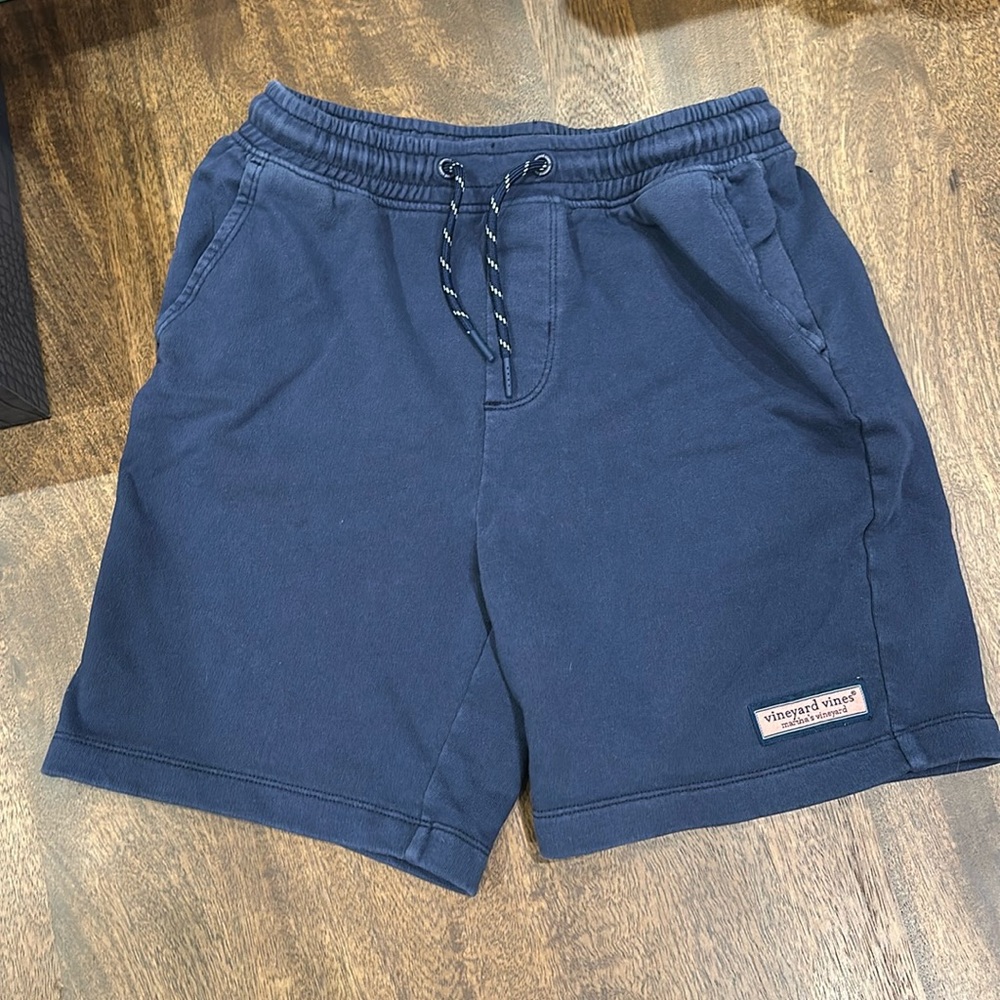 Vineyard Vines knit shorts
Boys Large